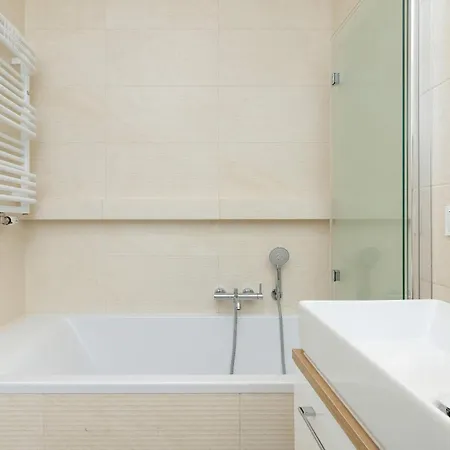 Apartment Bright Kazimierza Wielkiego Perfect For Remote Work By Renters Gdansk